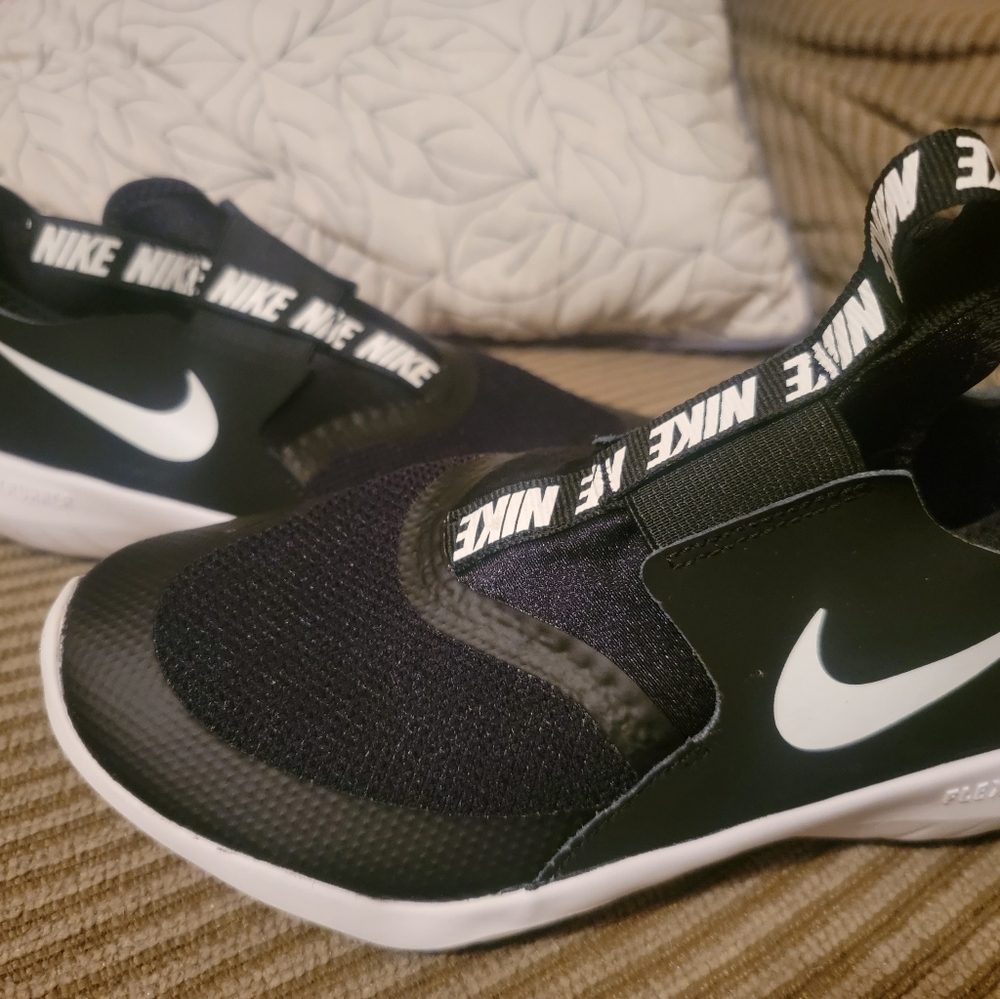 Nike Flexrunner Boys Size 4
